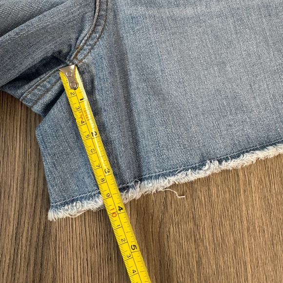 J.Crew Women’s Button Fly Denim Shorts Size 26 Light Wash Raw Hem - Picture 8 of 13